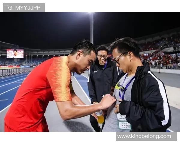 足球明星亲笔签名卡带珍藏版 深入解读球员与球迷之间的独特情感纽带