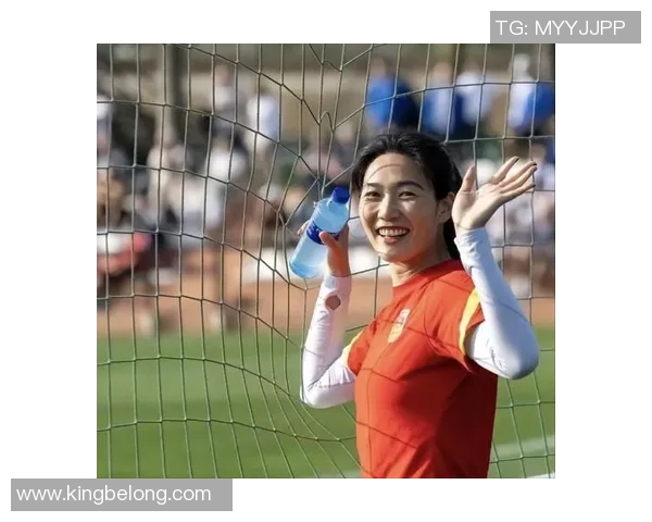 女足球星莉娜的成长历程与辉煌成就简介